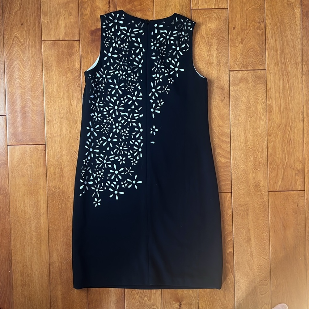 Calvin Klein Black Floral Laser Cut Sheath Dress Size 2 Career Cocktail Elegant - Picture 5 of 7